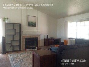3657 Cocina Ln in Palmdale, CA - Foto de edificio - Building Photo