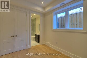 23 Cresthaven Dr in Toronto, ON - Building Photo - Building Photo