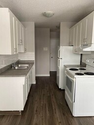 Homestead Manor in Edmonton, AB - Building Photo - Building Photo