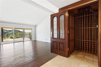 3713 Dellvale Pl, Unit 504 in Los Angeles, CA - Building Photo - Building Photo