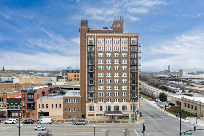 10 N Sheridan Rd. in Waukegan, IL - Building Photo - Building Photo