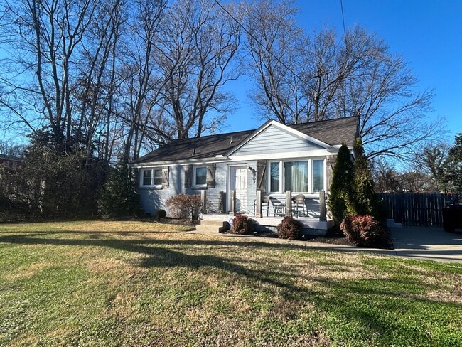 property at 3207 Southlake Dr