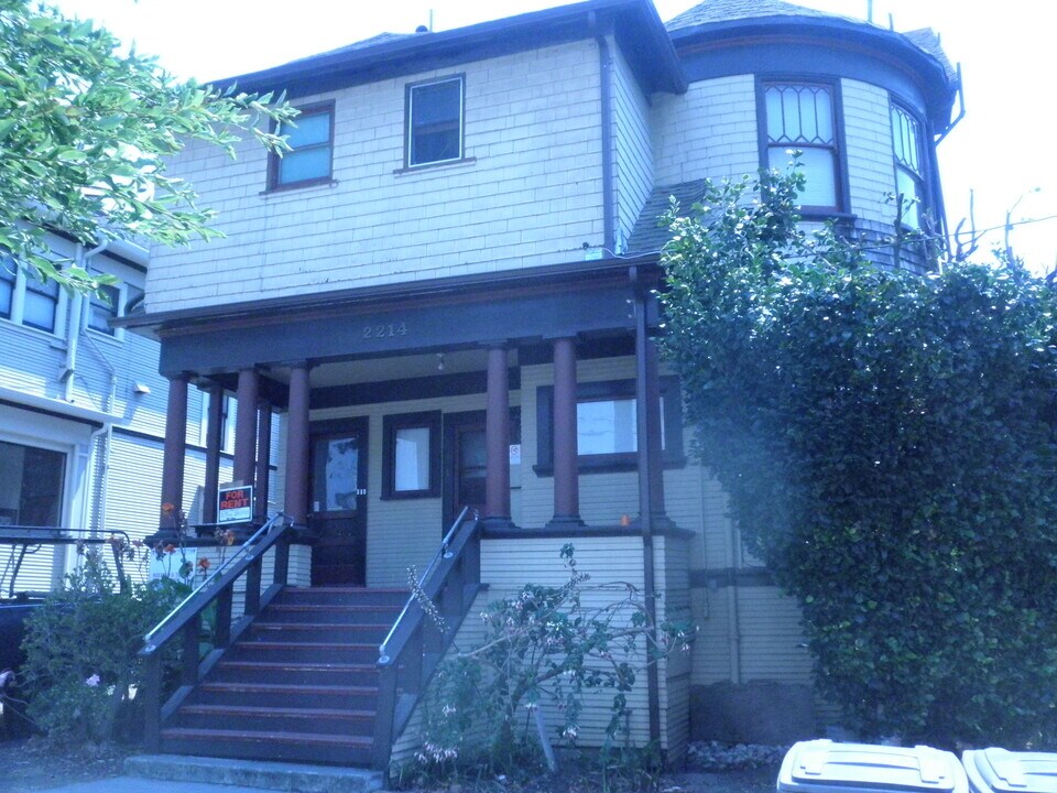 2214 Channing Way in Berkeley, CA - Building Photo