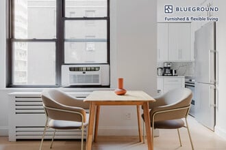 160 E 48th St in New York, NY - Building Photo - Building Photo