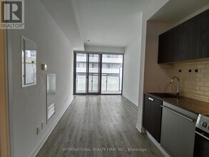 50 Charles St E in Toronto, ON - Building Photo - Building Photo