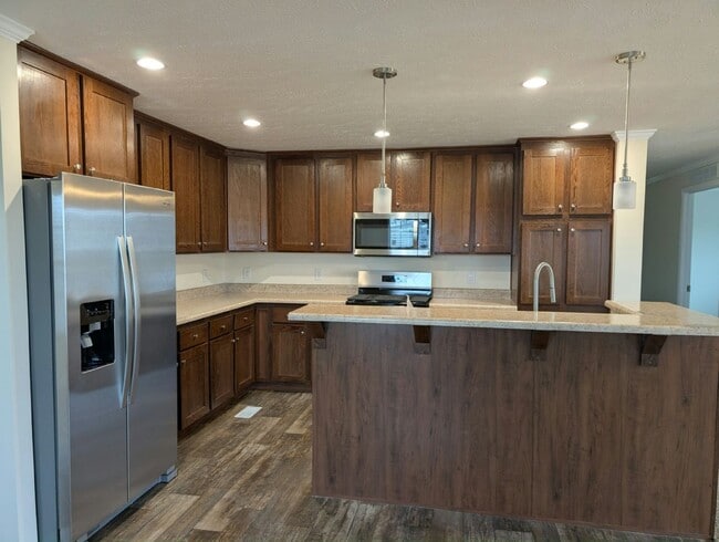 30095 Pineview Cir in Chesterfield, MI - Building Photo - Building Photo