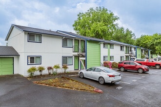 PineWood Commons in Gresham, OR - Foto de edificio - Primary Photo