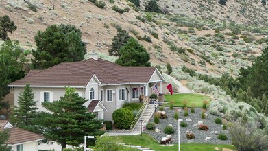 Coleville in Coleville, CA - Foto de edificio - Building Photo