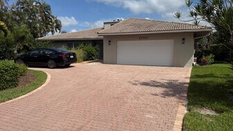 13772 Sand Crane Dr in West Palm Beach, FL - Building Photo