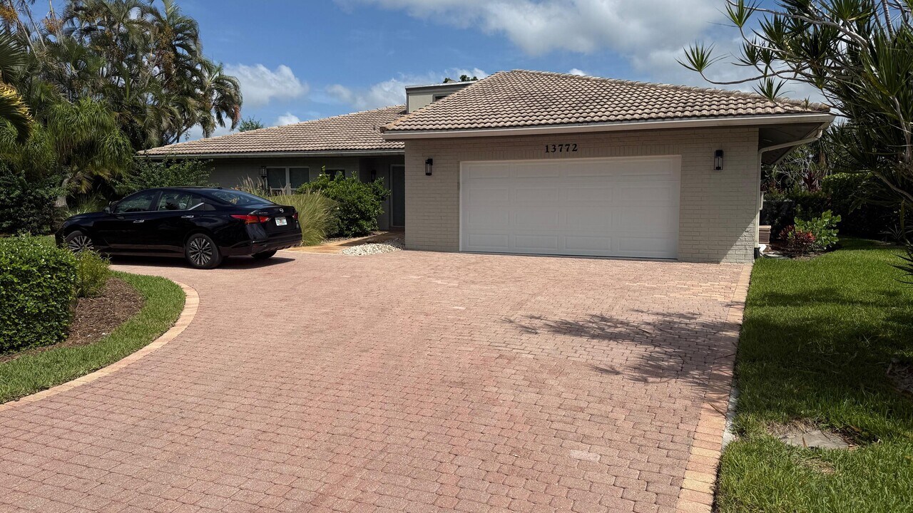 13772 Sand Crane Dr in West Palm Beach, FL - Building Photo