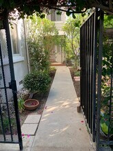 14354 Chandler Blvd, Unit 2 in Los Angeles, CA - Foto de edificio - Building Photo