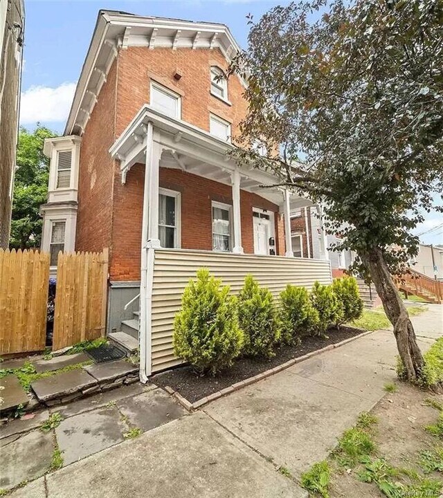 30 Conklin St, Unit 2 in Poughkeepsie, NY - Building Photo
