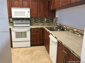 10288 NW 9th St Cir-Unit -205 in Miami, FL - Building Photo - Building Photo