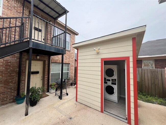 property at 4719 Clay St