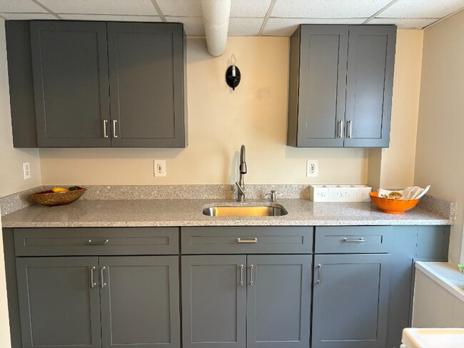 53 School St in Milford, MA - Foto de edificio - Building Photo