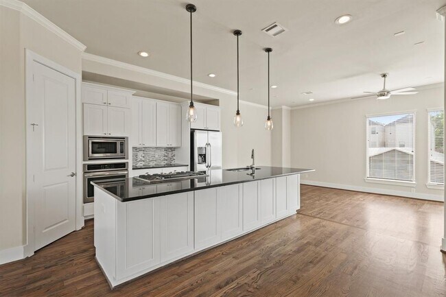 906 W 17th St-Unit -E in Houston, TX - Foto de edificio - Building Photo