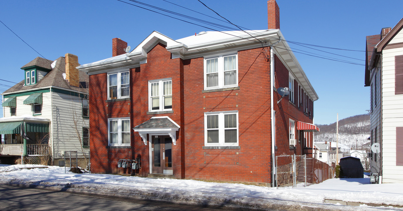 1511 State Ave in Coraopolis, PA - Building Photo