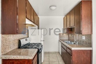 1115 252nd St in Los Angeles, CA - Building Photo - Building Photo