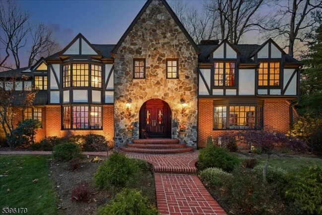 545 Johnston Dr in Watchung, NJ - Building Photo - Building Photo