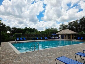16514 NW 3 St in Pembroke Pines, FL - Foto de edificio - Building Photo