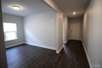 8006 Burnside Lp in Bellview, FL - Building Photo - Building Photo