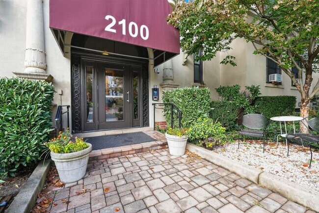 2100 19th St NW in Washington, DC - Building Photo - Building Photo