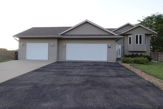 100 Tattler Ln