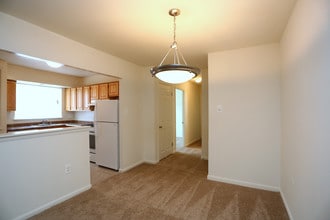 Lynn Hill in Linthicum, MD - Building Photo - Interior Photo