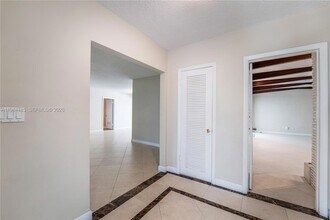 7970 SW 146th St in Palmetto Bay, FL - Foto de edificio - Building Photo