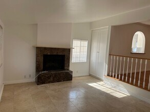 5368 Crebs Ave in Tarzana, CA - Building Photo - Building Photo