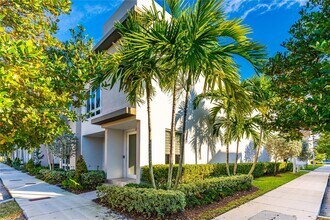 10426 NW 64th Terrace in Doral, FL - Building Photo - Building Photo