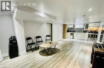 5 Grandfield St in Hamilton, ON - Building Photo - Building Photo