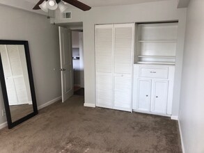 2507 E 15th St, Unit Unit 119 in Long Beach, CA - Building Photo - Building Photo