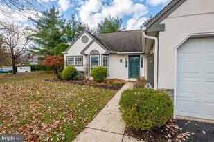 193 Hawthorne Ct in Wyomissing, PA - Building Photo