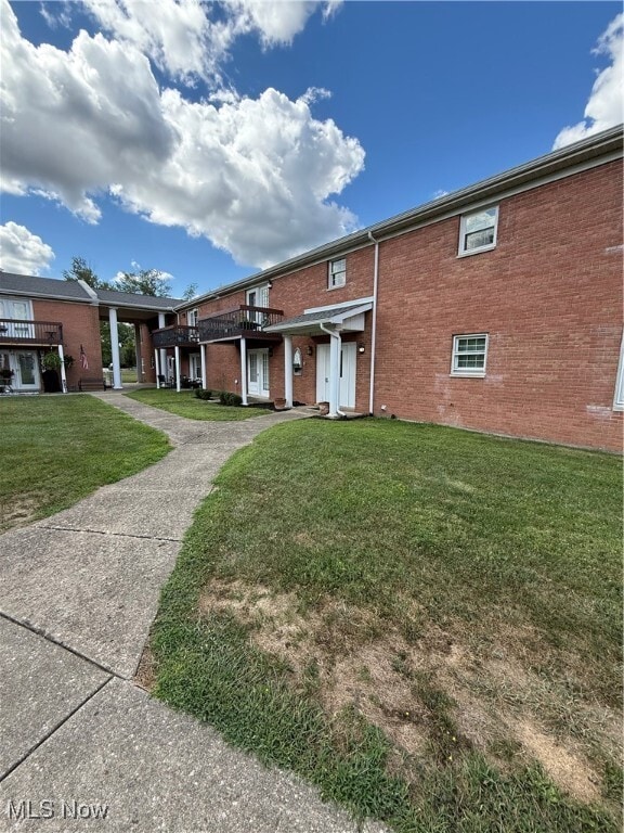property at 2955 Fairway Ln