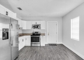 2960 NW 63rd St in Miami, FL - Building Photo