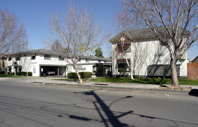 Walnut Village in Newhall, CA - Foto de edificio - Building Photo