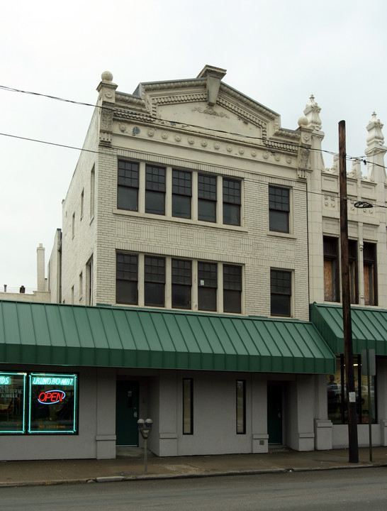 522-528 Braddock Ave in Braddock, PA - Building Photo