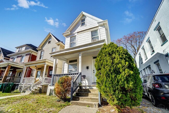 2327 Rohs St in Cincinnati, OH - Building Photo - Building Photo