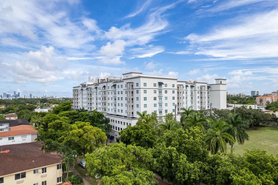 Douglas Grand in Coral Gables, FL - Foto de edificio