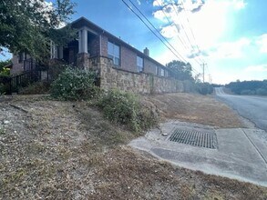 543 Drury Ln in Austin, TX - Building Photo - Building Photo