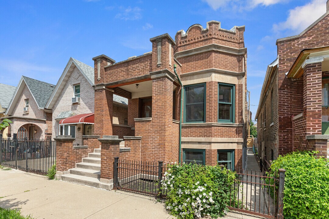 928 W 32nd St in Chicago, IL - Building Photo