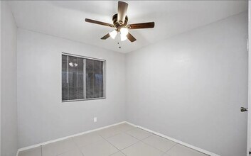 2721 N 26th St in McAllen, TX - Foto de edificio - Building Photo
