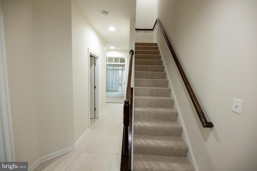 7386 Riding Meadow Way in Manassas, VA - Building Photo