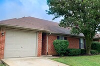 Hartland Place in Lexington, KY - Foto de edificio - Building Photo