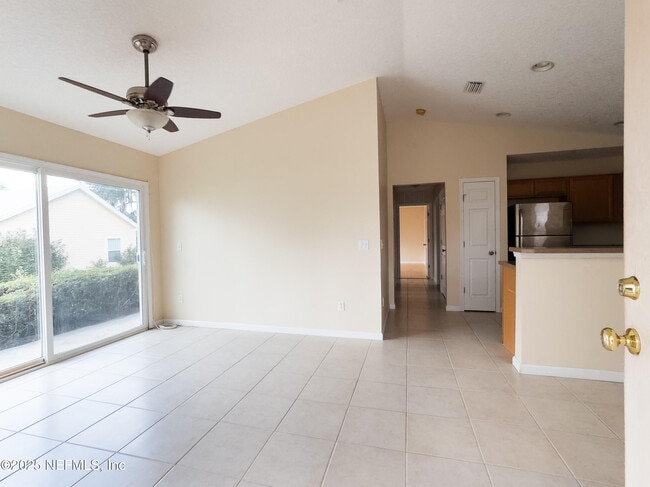 100 Ashton Cir in Welaka, FL - Building Photo - Building Photo