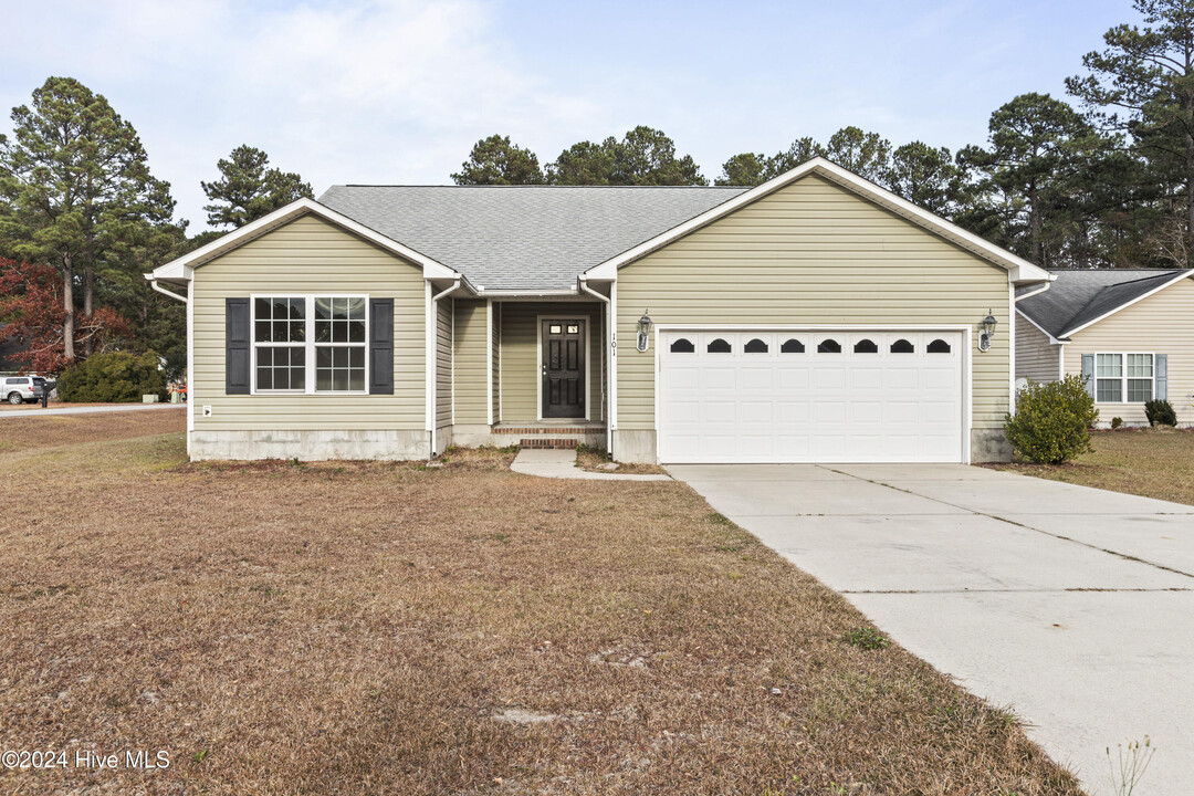 101 Redbud Ct in Havelock, NC - Building Photo