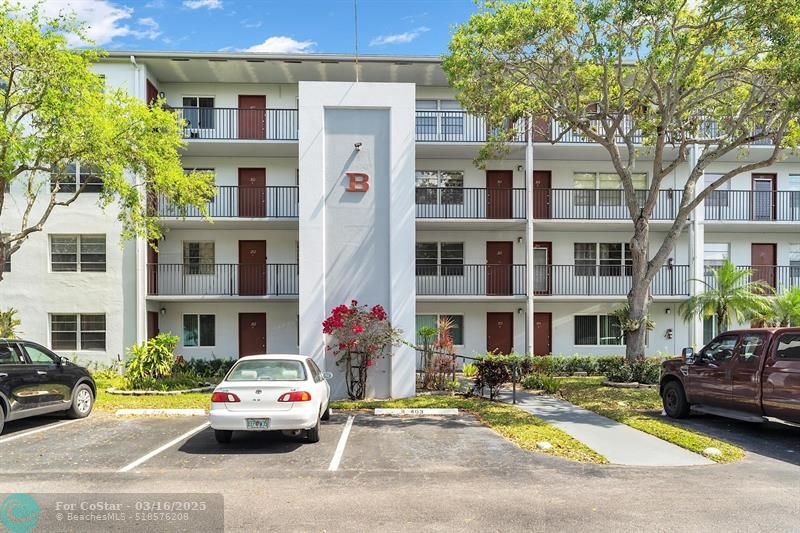 1301 SW 134th Way in Pembroke Pines, FL - Foto de edificio