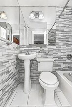 438 W 52nd St in New York, NY - Foto de edificio - Building Photo