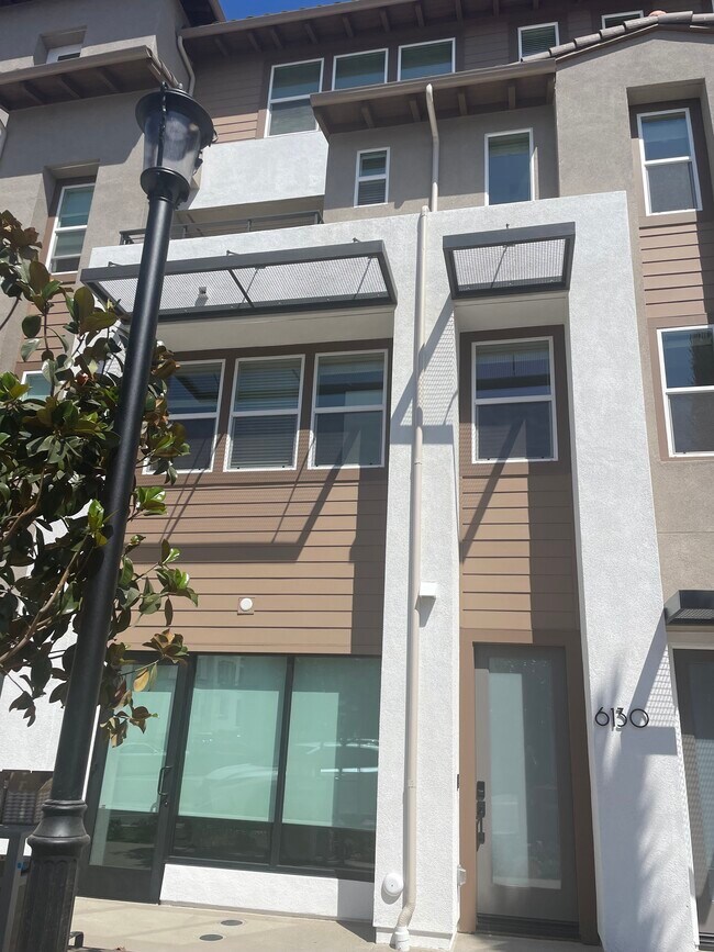 6130 Village Way in San Diego, CA - Building Photo - Building Photo